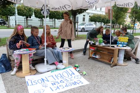 ETM NA PARKIRIŠČU V CENTRU CERKNICE 11 FOTO LJUBO VUKELIČ